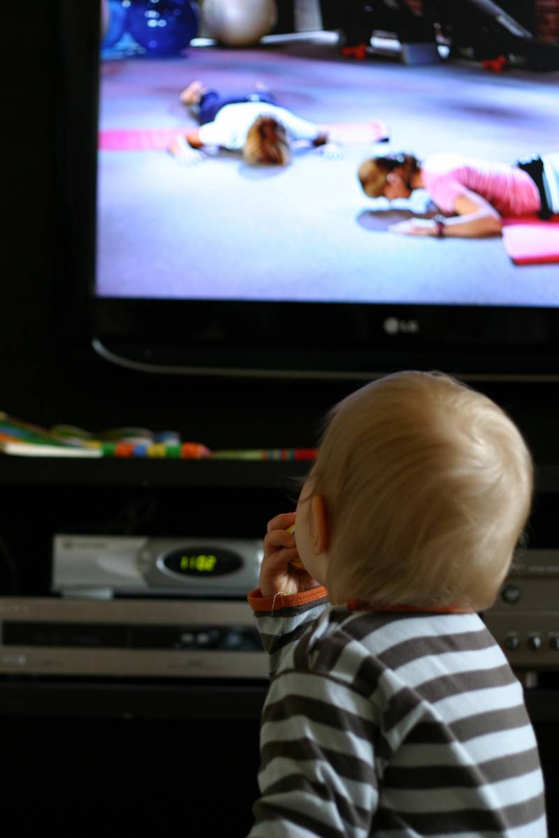Ver la televisión durante la infancia tiene un impacto negativo a largo plazo