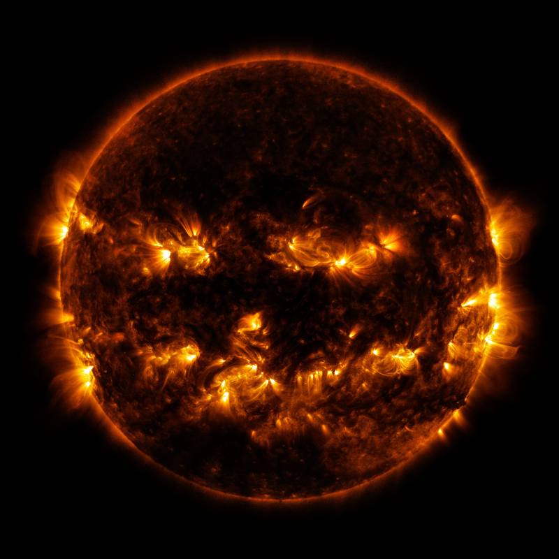 El Sol, como una calabaza de Halloween. / NASA