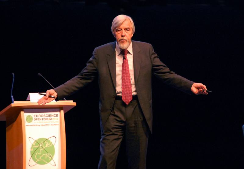 Rolf-Dieter Heuer durante su conferencia en ESOF 2012 en Dublín. Imagen: SINC  
