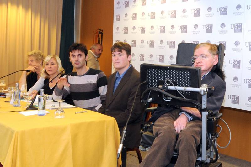 Encuentro de Hawking con los medios de comunicación.
