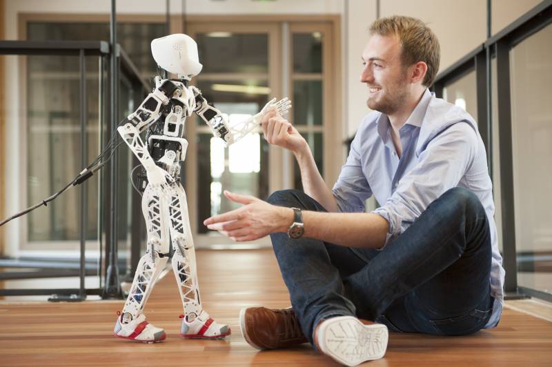 Poppy es el primer robot humanoide hecho de piezas que han salido de una impresora 3D. / Pierre-Yves Oudeyer
