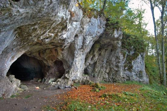 Foto reciente de la entrada de la cueva de Hohlenstein-Stadel / © Photo Museum Ulm