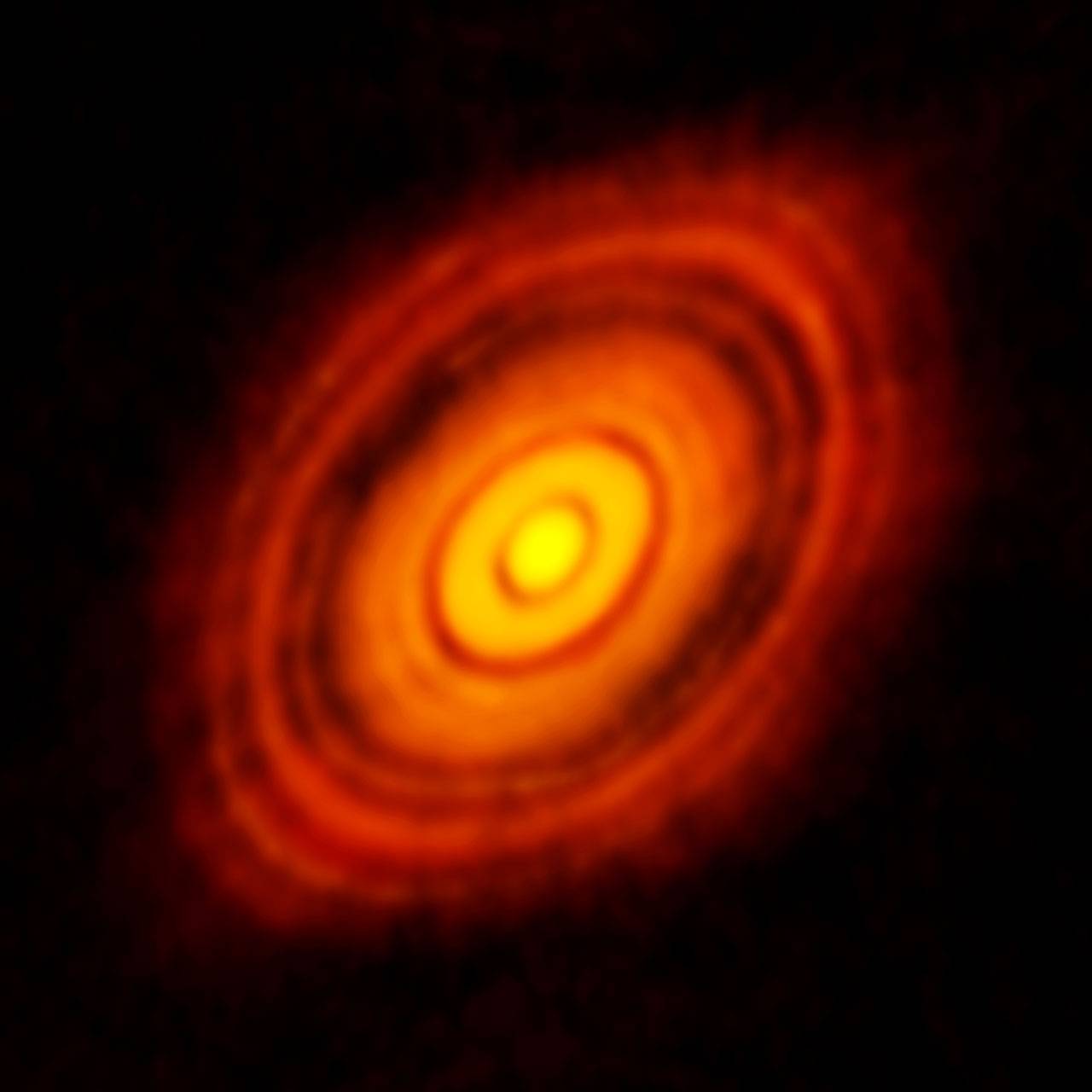 Disco protoplanetario que rodea a la joven estrella HL Tauri. / ESO