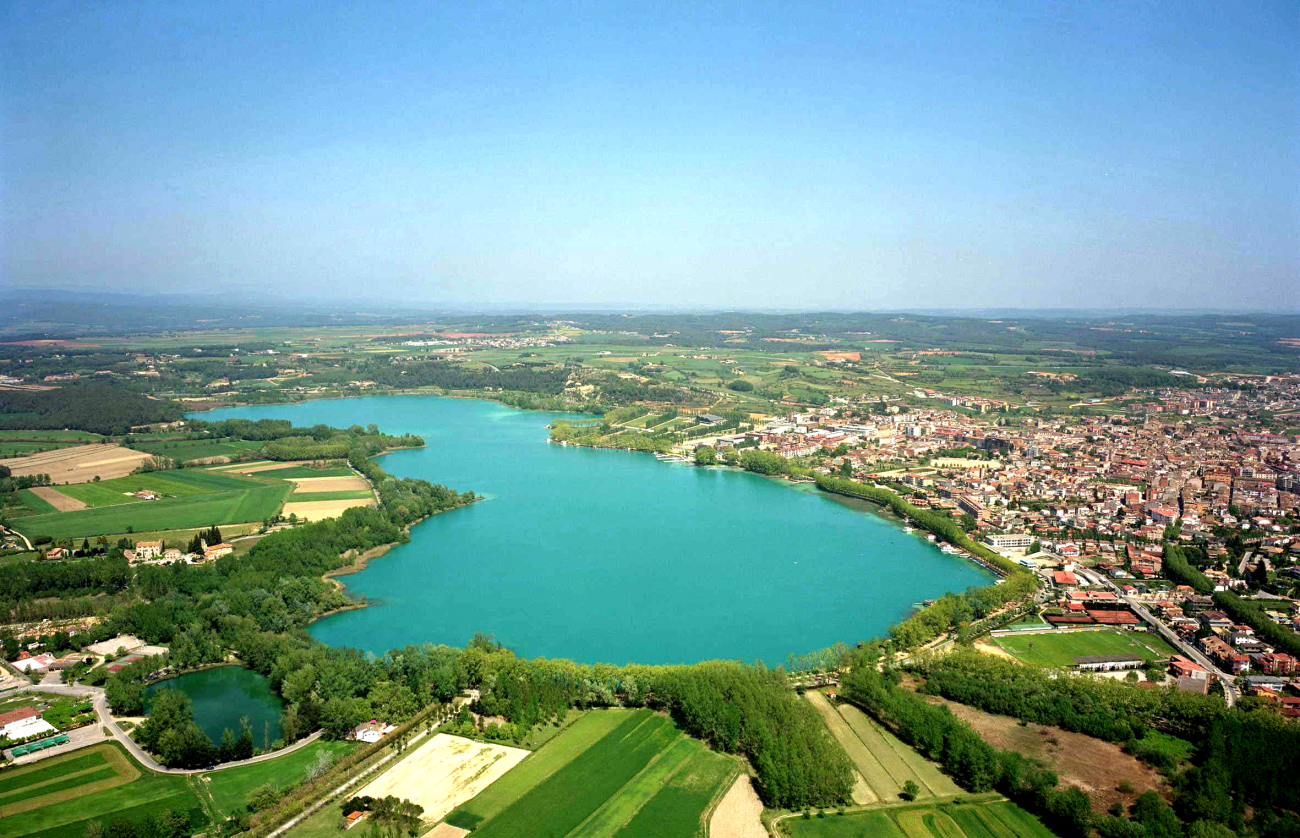 Vista aérea de lagos de Banyoles. / Wikipedia