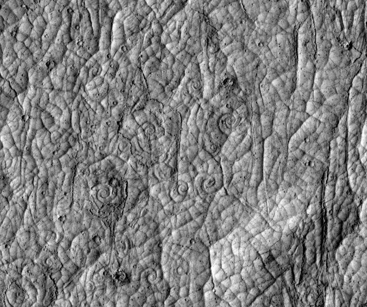 Espirales de lava en la corteza volcánica de Cerberus Palus, Marte.