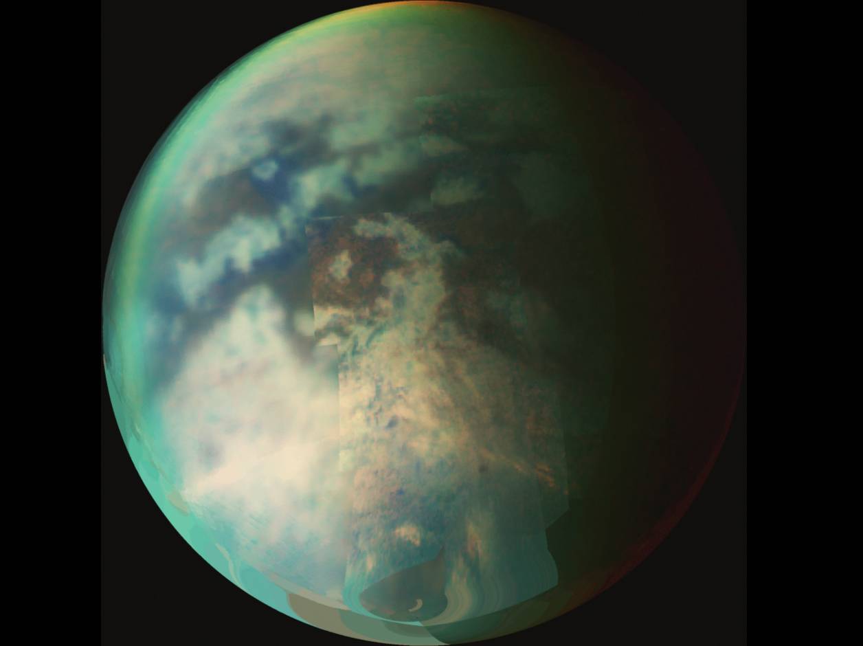 Explican cómo la erosión del hielo de Titán crea un paisaje similar al de la Tierra