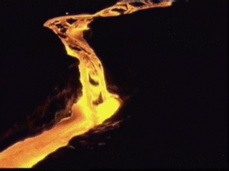 El volcán Kilauea continúa su espectáculo de lava y fuego