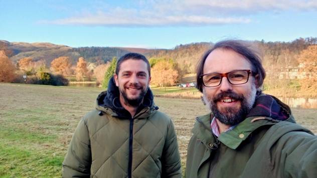 Los investigadores Pablo Burraco y Germán Orizaola en Stirling (Escocia),