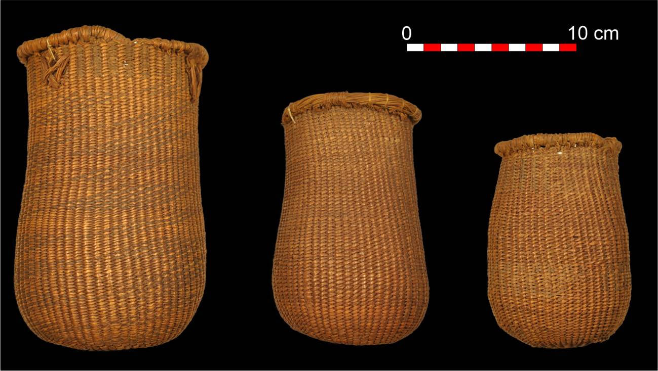 Cestos Mesolíticos más antiguos del sur de Europa, de 9.500 años de antigüedad (izq.), y mazo de madera y sandalias de esparto, datadas en el Neolítico hace 6.200 años (dcha). / Proyecto MUTERMUR.