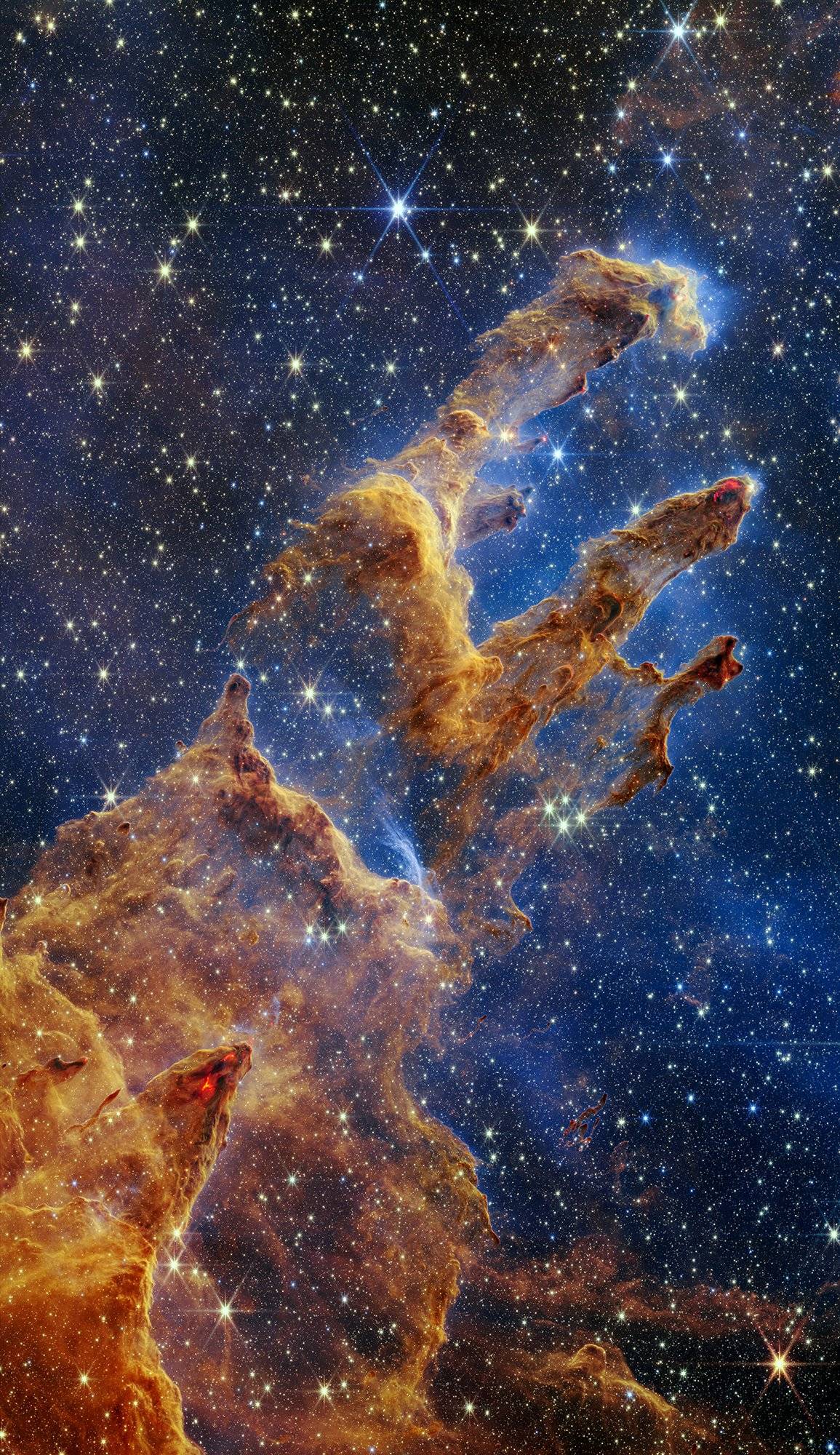 Esto es una región donde se forman estrellas jóvenes, o apenas han salido de sus capullos polvorientos mientras continúan formándose. / NASA, ESA, CSA, STScI