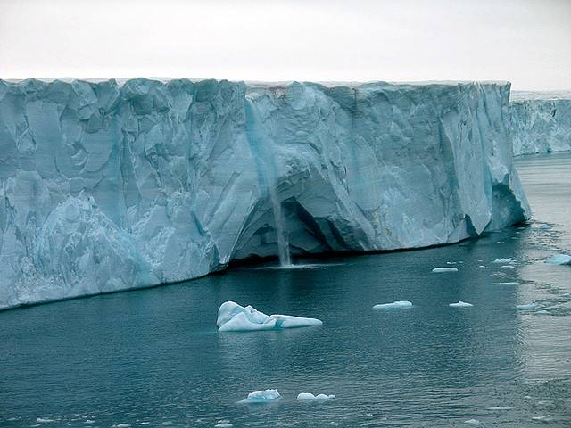 Derretimiento de la capa de hielo de Groenlandia. Imagen: Keyai