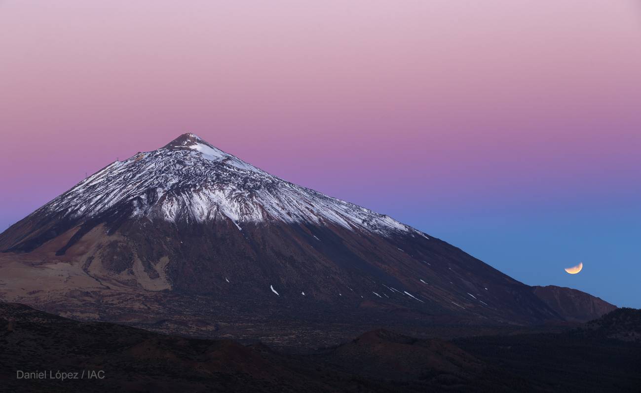 Imagen tomada durante el amanecer desde las cercanías del observatorio de Izaña (Tenerife). / IAC
