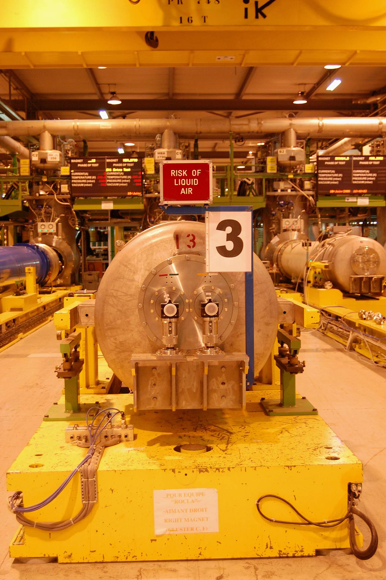 El Gran Colisionador de Hadrones pondrá en marcha 1800 imanes superconductores