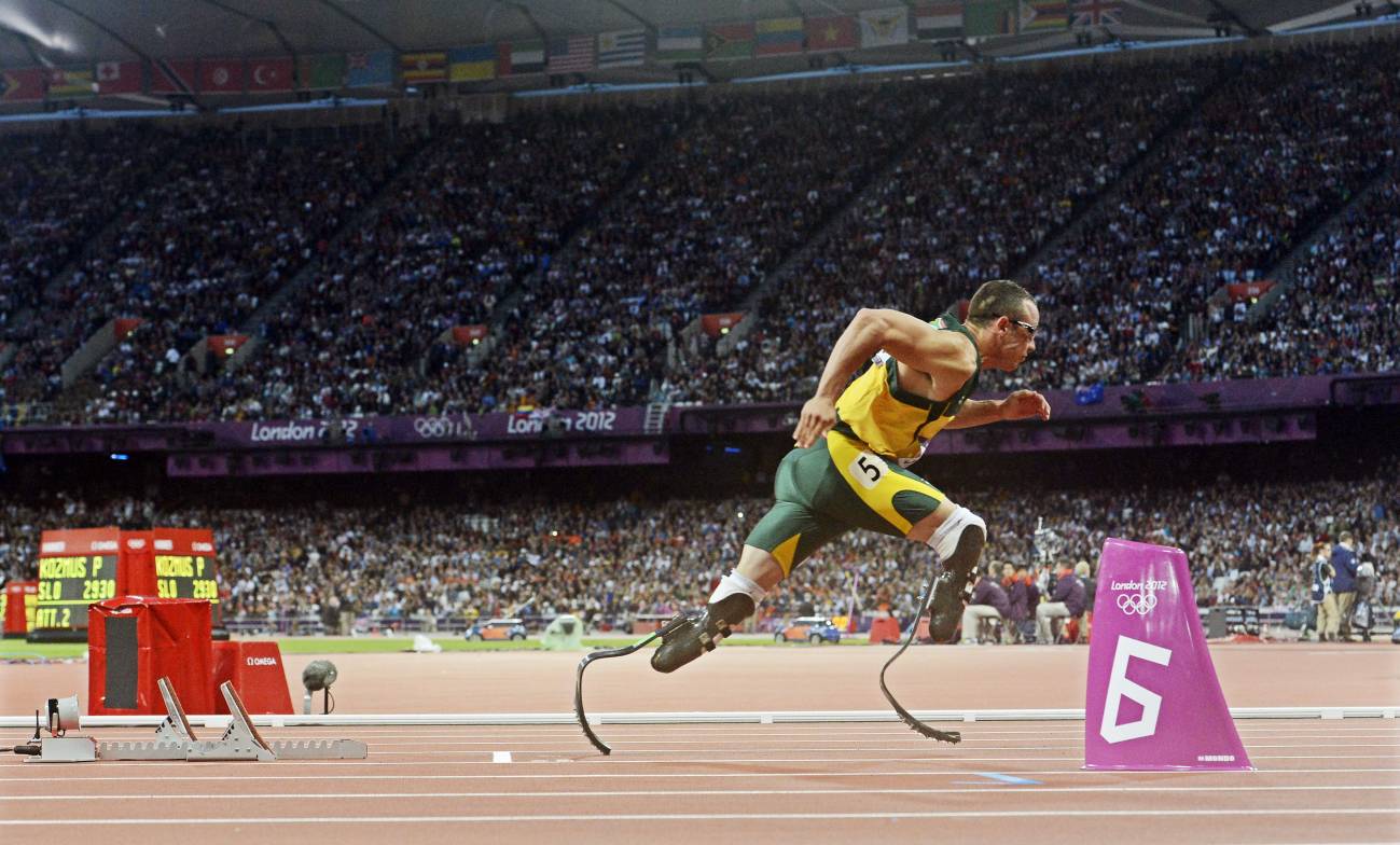 Pistorius es el primer corredor con las piernas amputadas en competir en unos juegos olímpicos. Imagen: Efe  