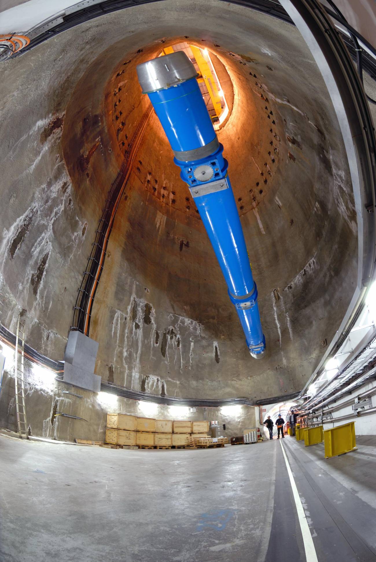 Descenso del último imán dipolo del LHC
