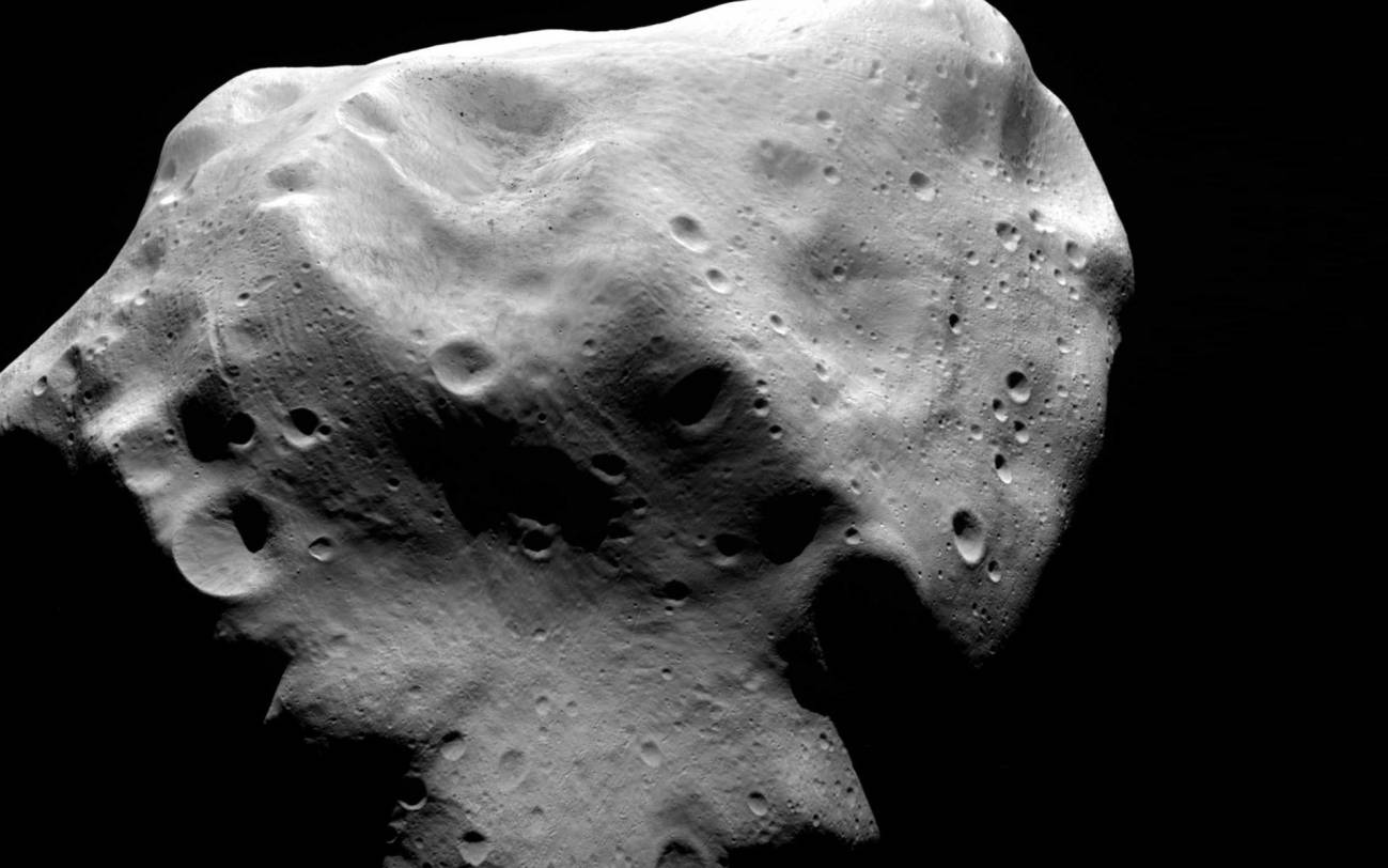 Dos pequeños asteroides pasan hoy cerca de la Tierra   