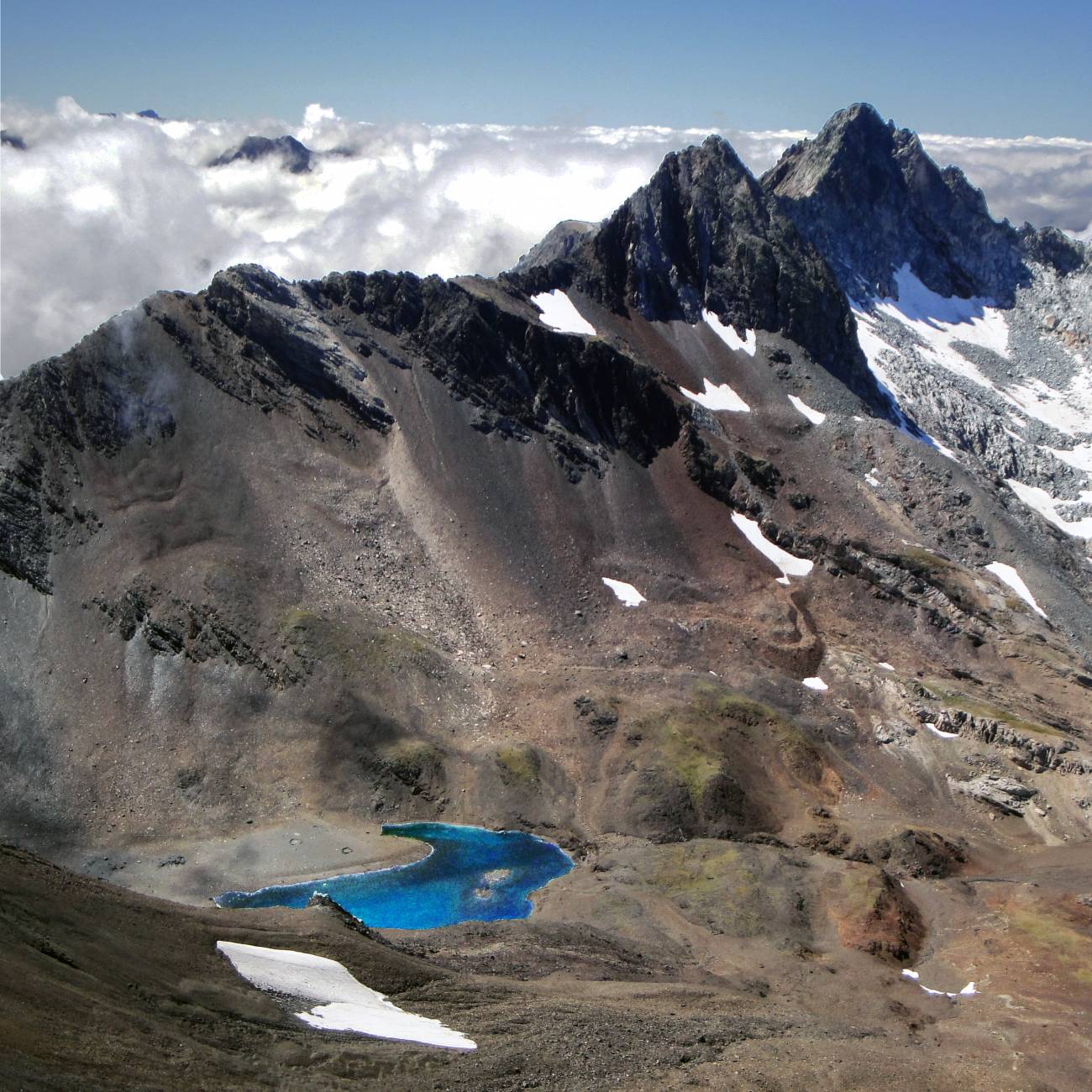 Los investigadores han recogido muestras de lagos de alta montaña de los Pirineos centrales y orientales, situados a una altitud media de 2.300 metros. Imagen: CSIC. 