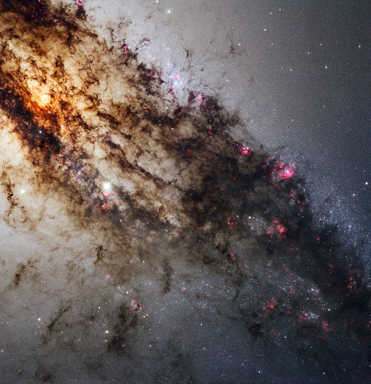 El ‘Hubble’ envía una imagen espectacular de Centauro A