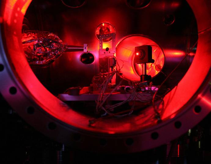 Interior de la cámara experimental con la fuente de luz Linac Coherent Light Source (LCLS).