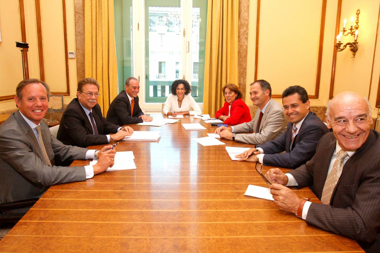 Mercedes Cabrera se reúne con la Federación Española de Dependencia