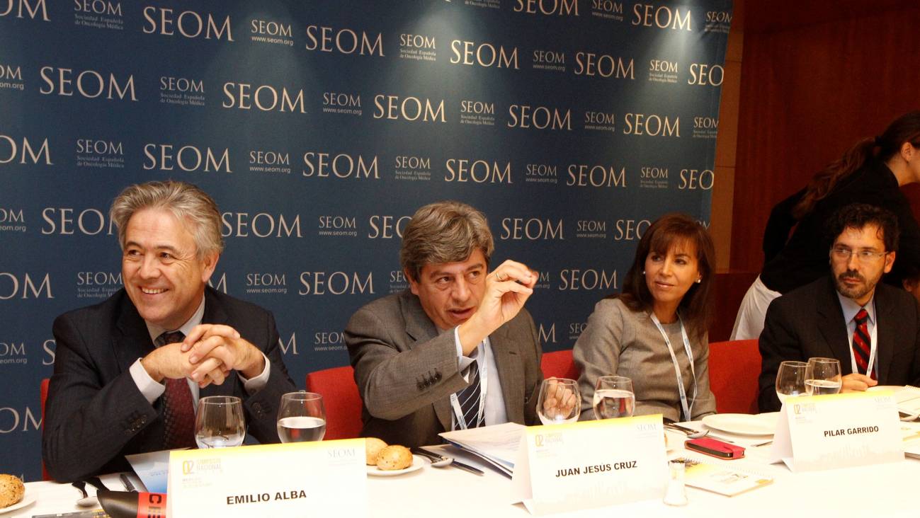 De izquierda a derecha, Emilio Alba, Juan Jesús Cruz, Pilar Garrido y César A. Rodríguez. Imagen SEOM 