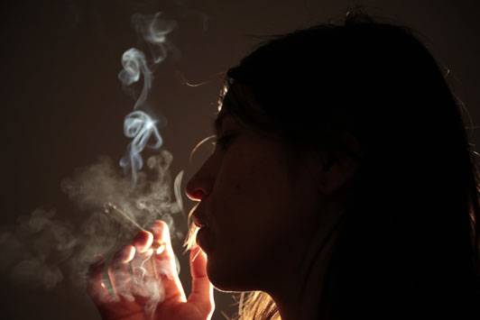 El tabaco es uno de los hábitos que más hace aumentar la incidencia de cáncer en el mundo. Imagen: SINC 