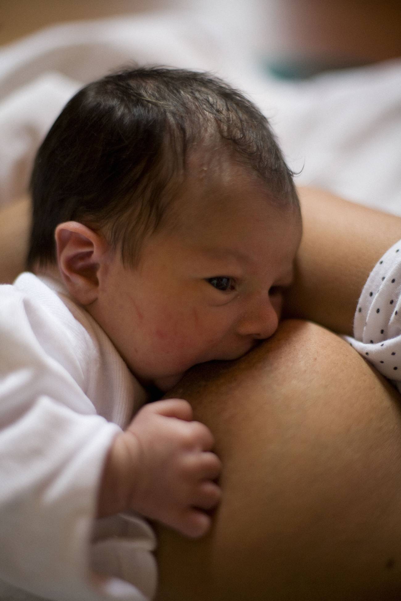 La leche materna trasmite las drogas y los medicamentos al bebé