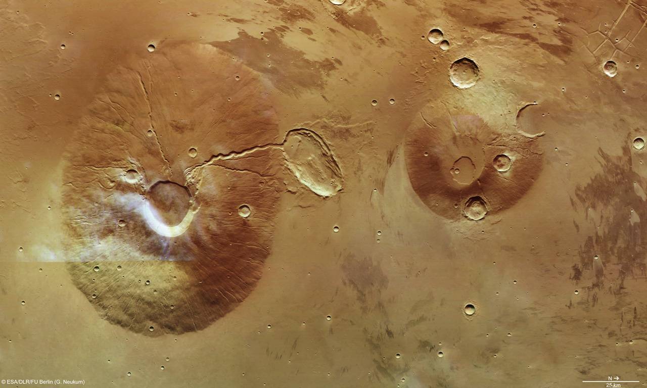 Nuevas imágenes de una pareja de volcanes marcianos