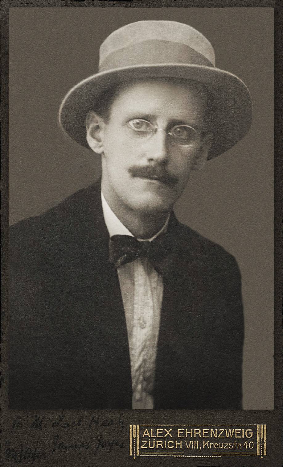 James Joyce fotografiado por Alex Ehrenzweig en 1915. Imagen: Wikipedia