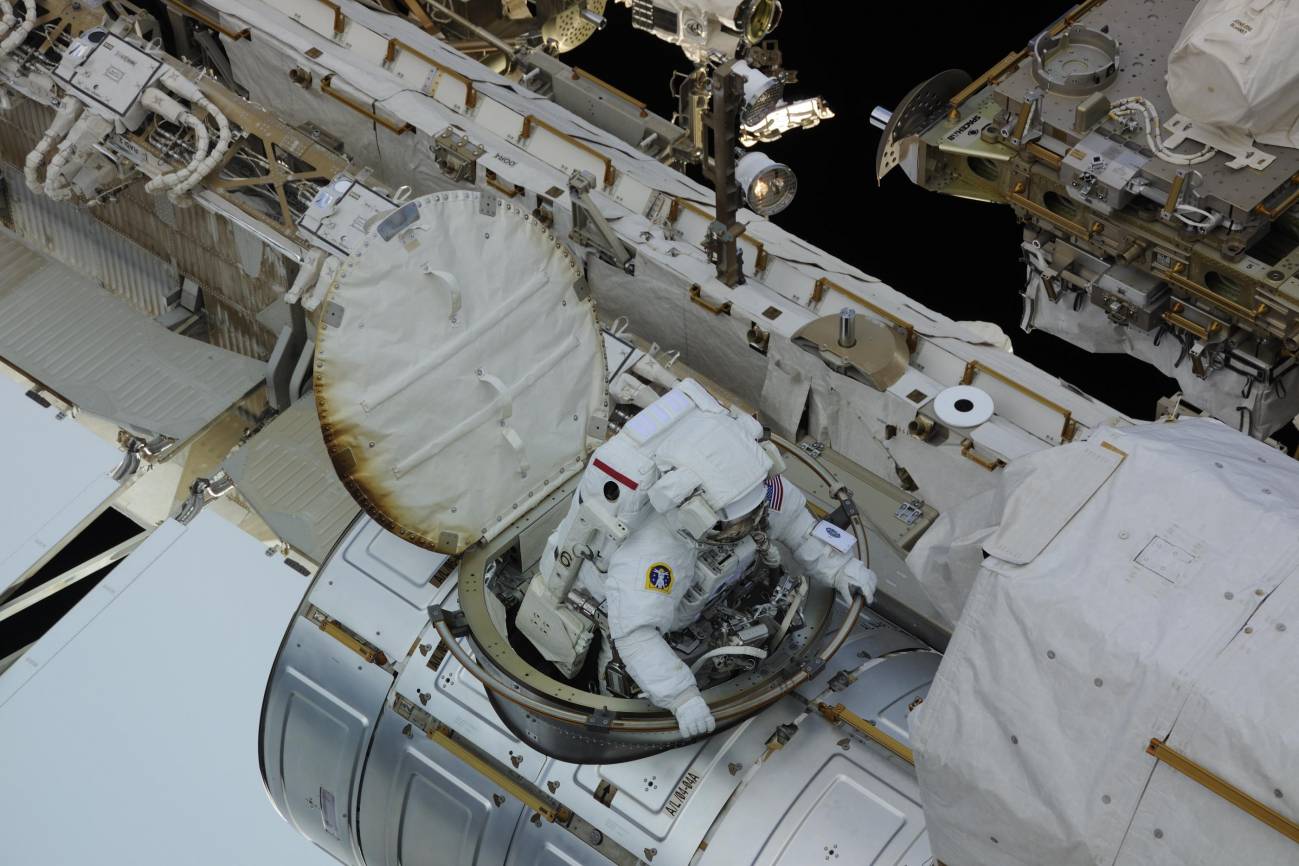 Se realizan tres paseos espaciales para reparar una avería en la ISS