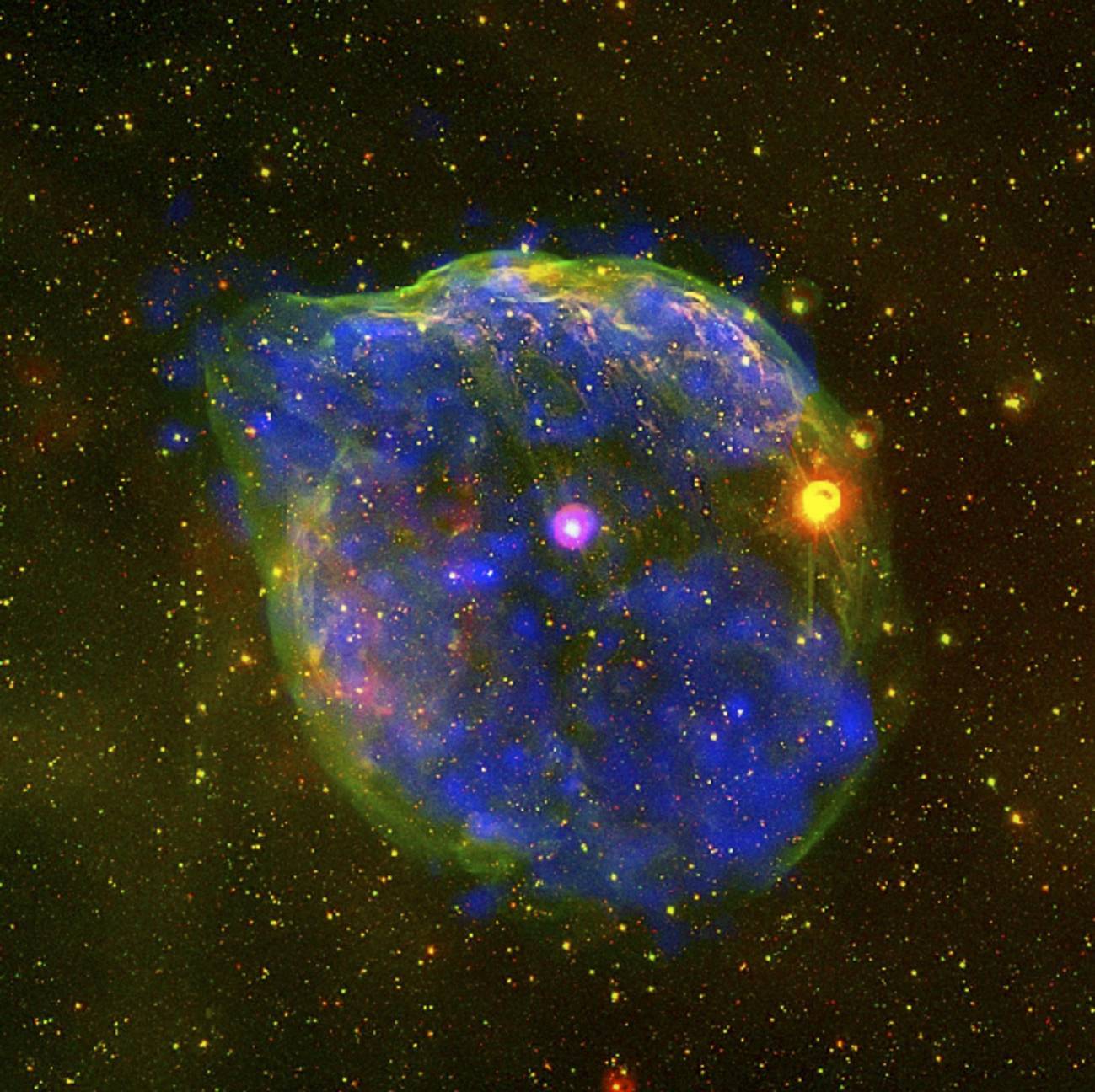 La burbuja abarca unos 60 años luz, y se creó bajo la acción del intenso viento emitido por la estrella de Wolf-Rayet HD 50896. Imagen: ESA