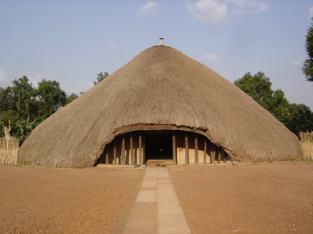 Desaparecen las tumbas de los reyes de Buganda en Kasubi