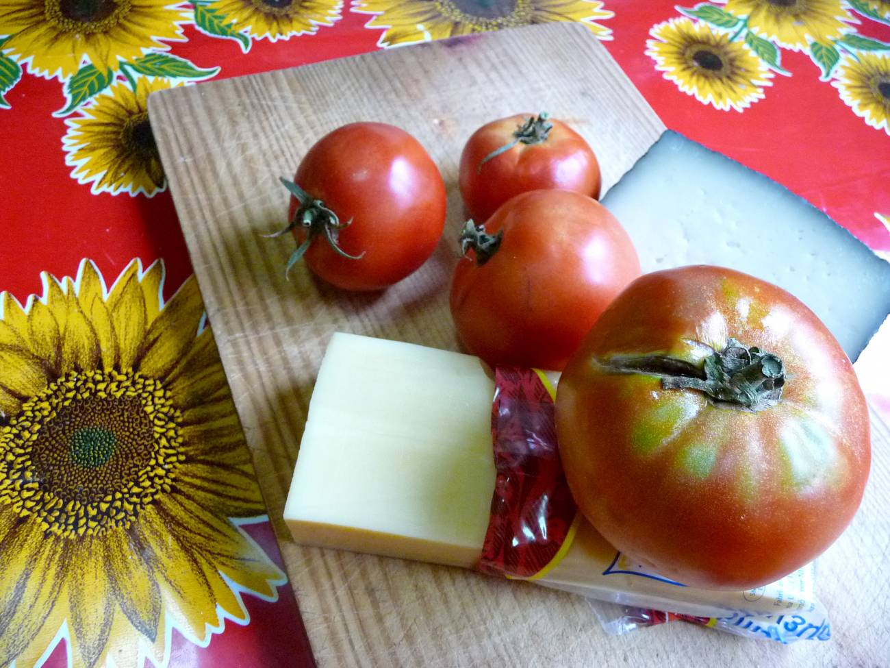 Los tomates maduros y los quesos fermentados son ricos en GMS natural.