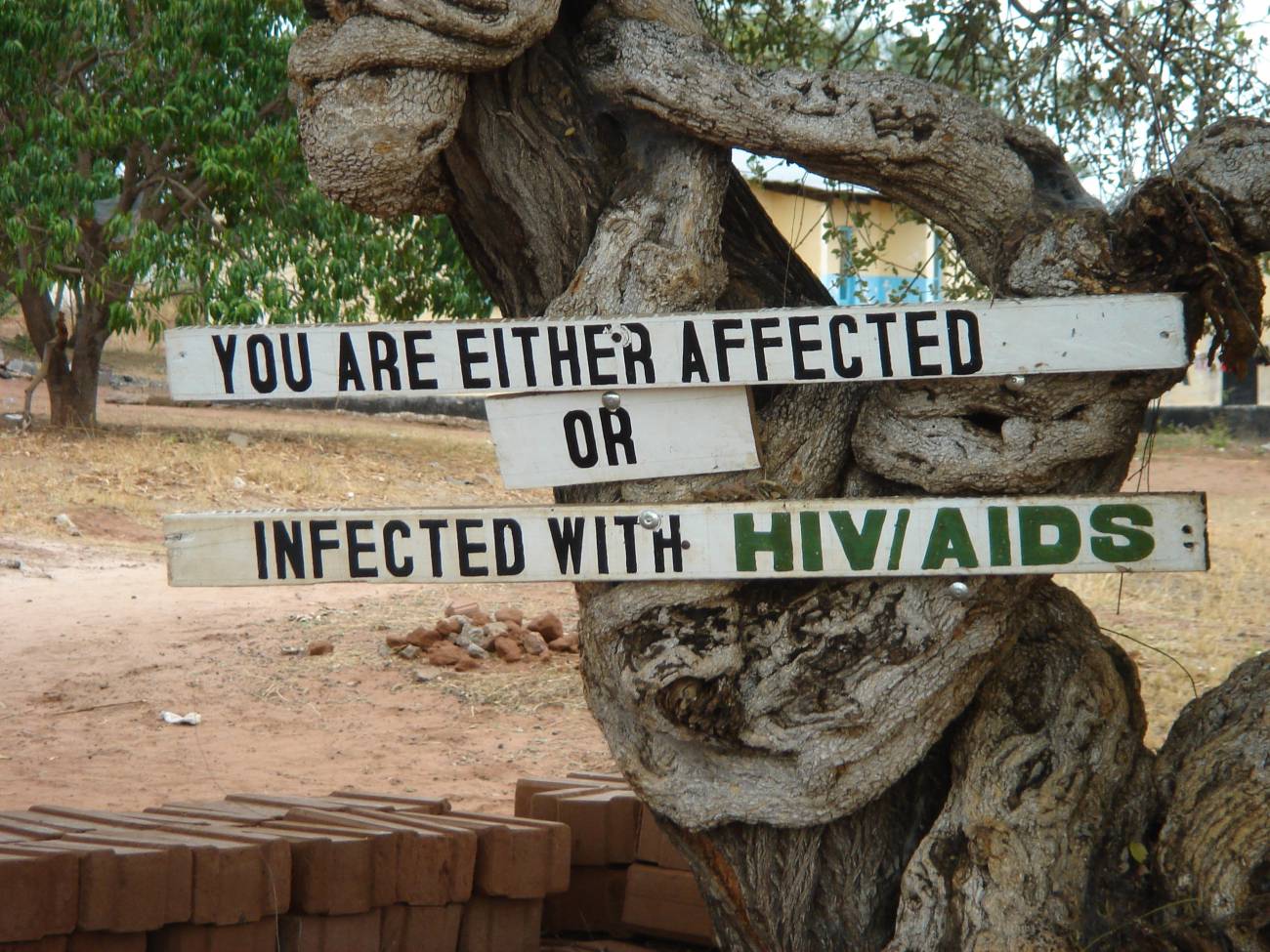 'El VIH/sida te afecta o te infecta'. Cartel en Simonga, Zambia.