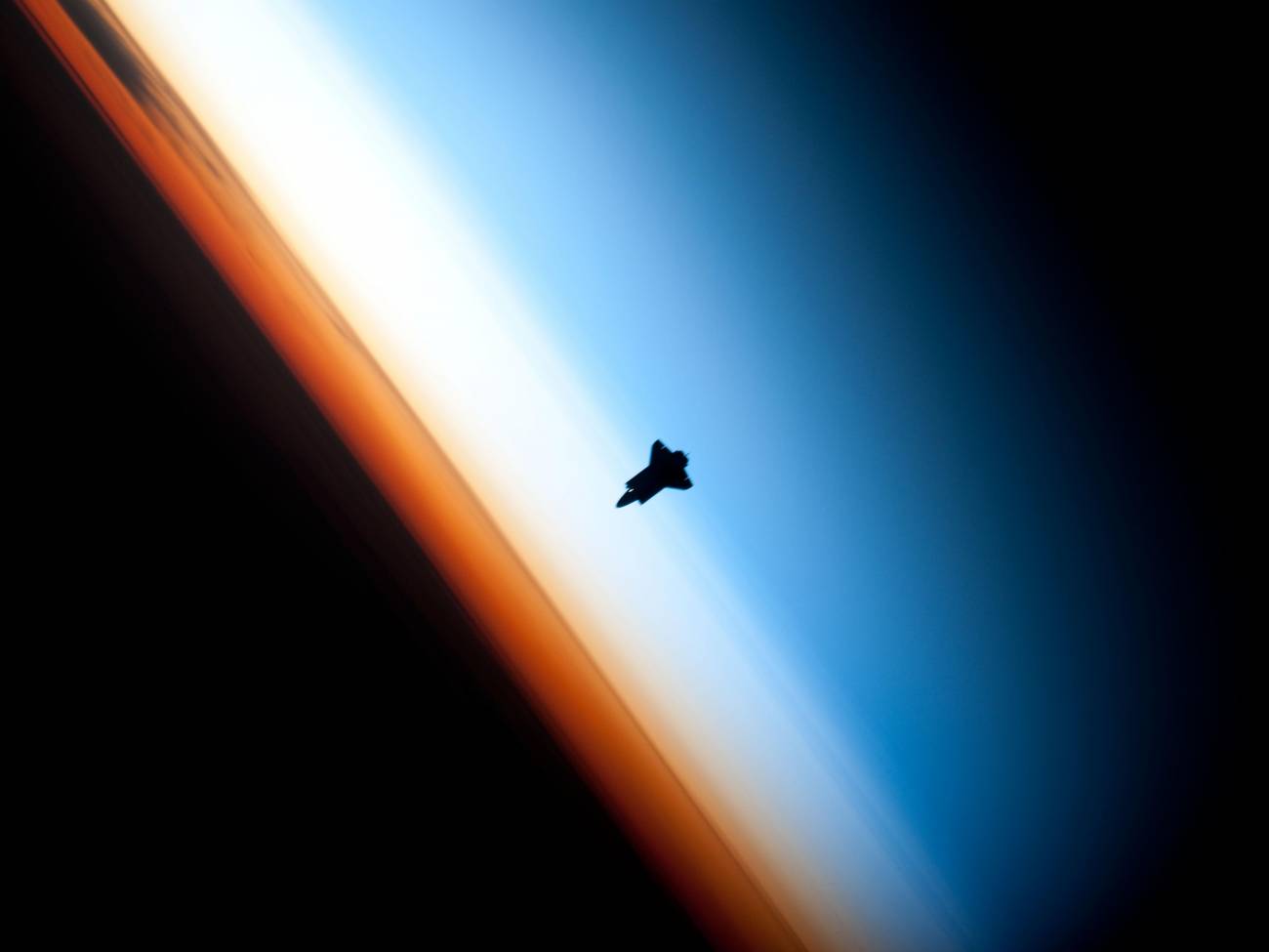 Endeavour se aproxima a la Estación Espacial Internacional