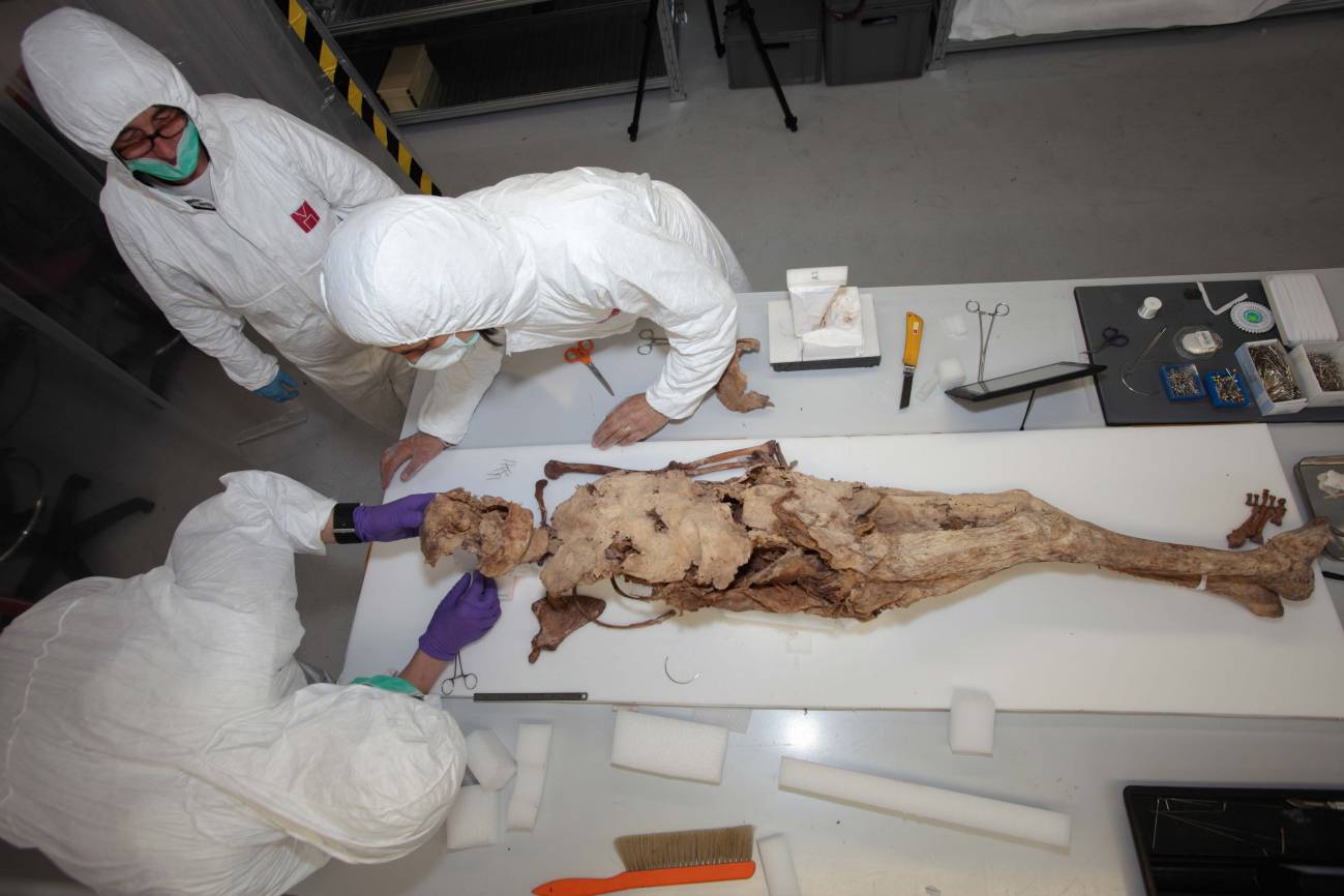 Reconstruyen la momia de Blanca de Anjou