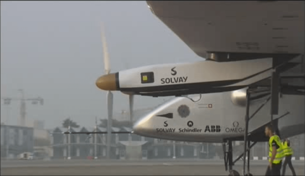 El Solar Impulse despega de Emiratos