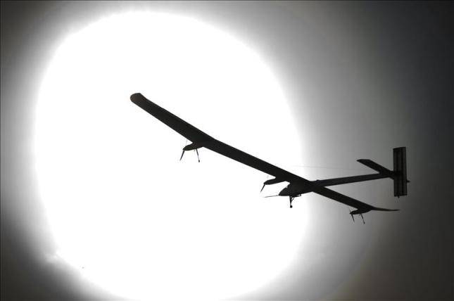 El Solar Impulse vuela a Marruecos con su mensaje de cero emisiones