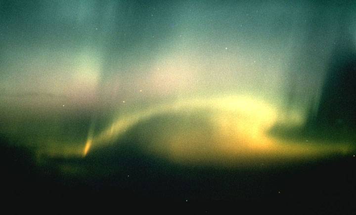 La tormenta solar ilumina el cielo con espectaculares auroras boreales