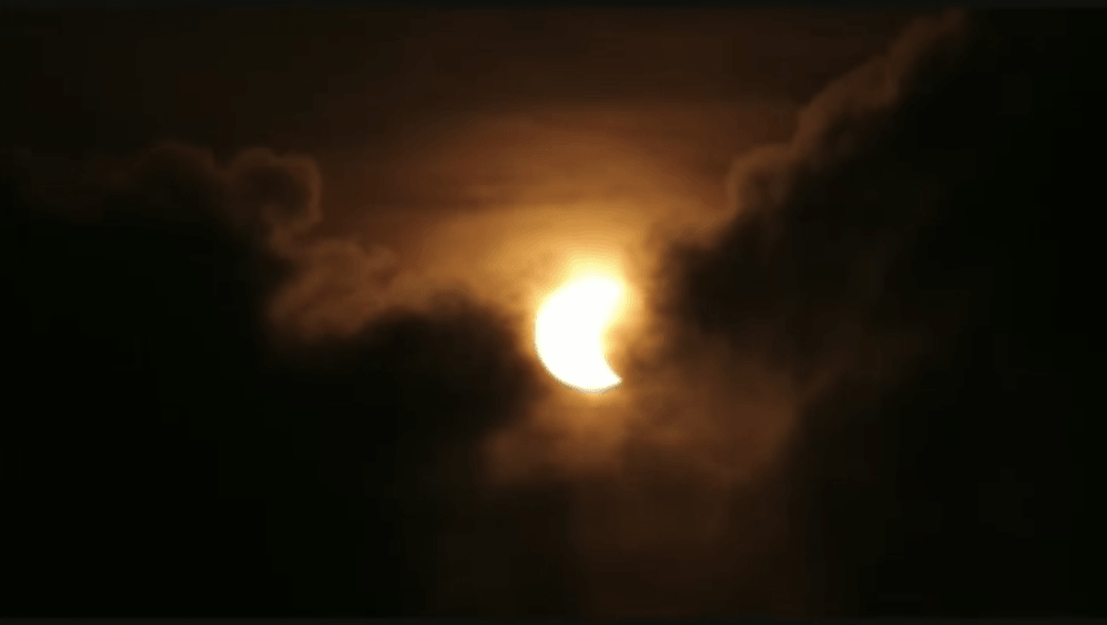 El único eclipse total de sol en 2016 ha sido visible desde Indonesia. / EFE