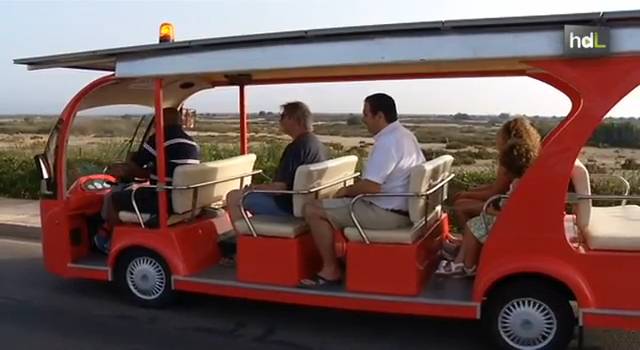 Una cooperativa turística de Roquetas de Mar patenta el primer autobús solar de España