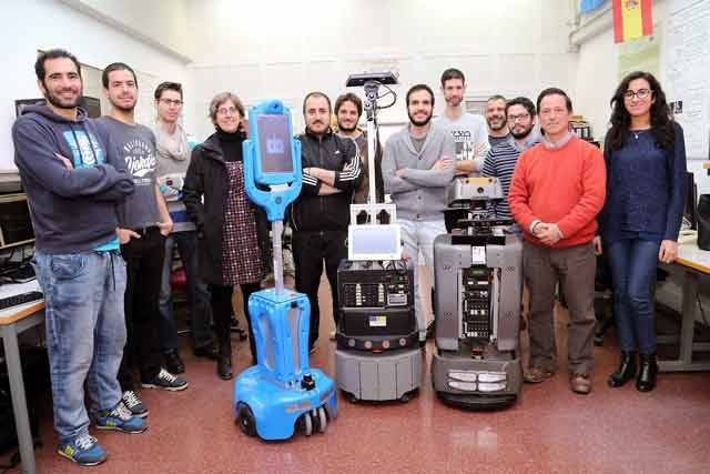 El equipo de investigación MAPIR de la Universidad de Málaga en su laboratorio