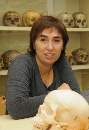 La profesora Mireia Esparza, de la Unidad de Antropología del Departamento de Biología Animal de la UB, es coautora del estudio.