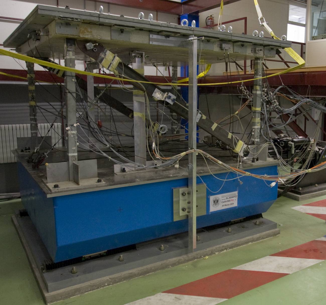Mesa sísmica instalada en el Laboratorio de Estructuras de la UGR para simular terremotos