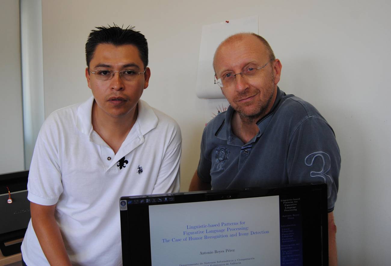 Paolo Rosso y Antonio Reyes, en las instalaciones del Laboratorio de Ingeniería en Lenguaje Natural de la UPV