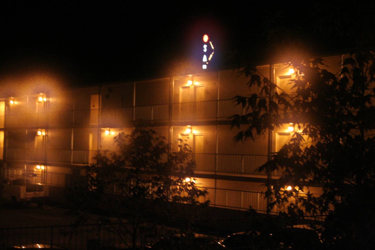 Imagen nocturna vista con halos. 