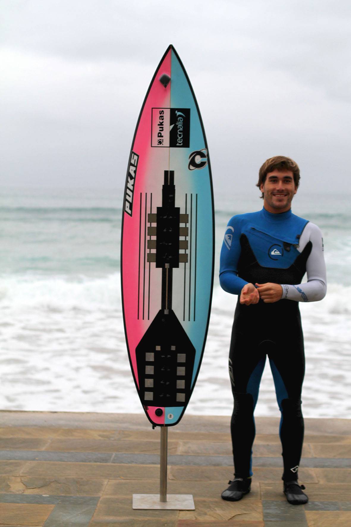 Desarrollan la primera tabla de surf del mundo con tecnología integrada