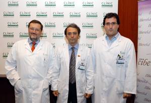 Los doctores Jordi Bruix, Josep Mª Llovet y Augusto Villanueva