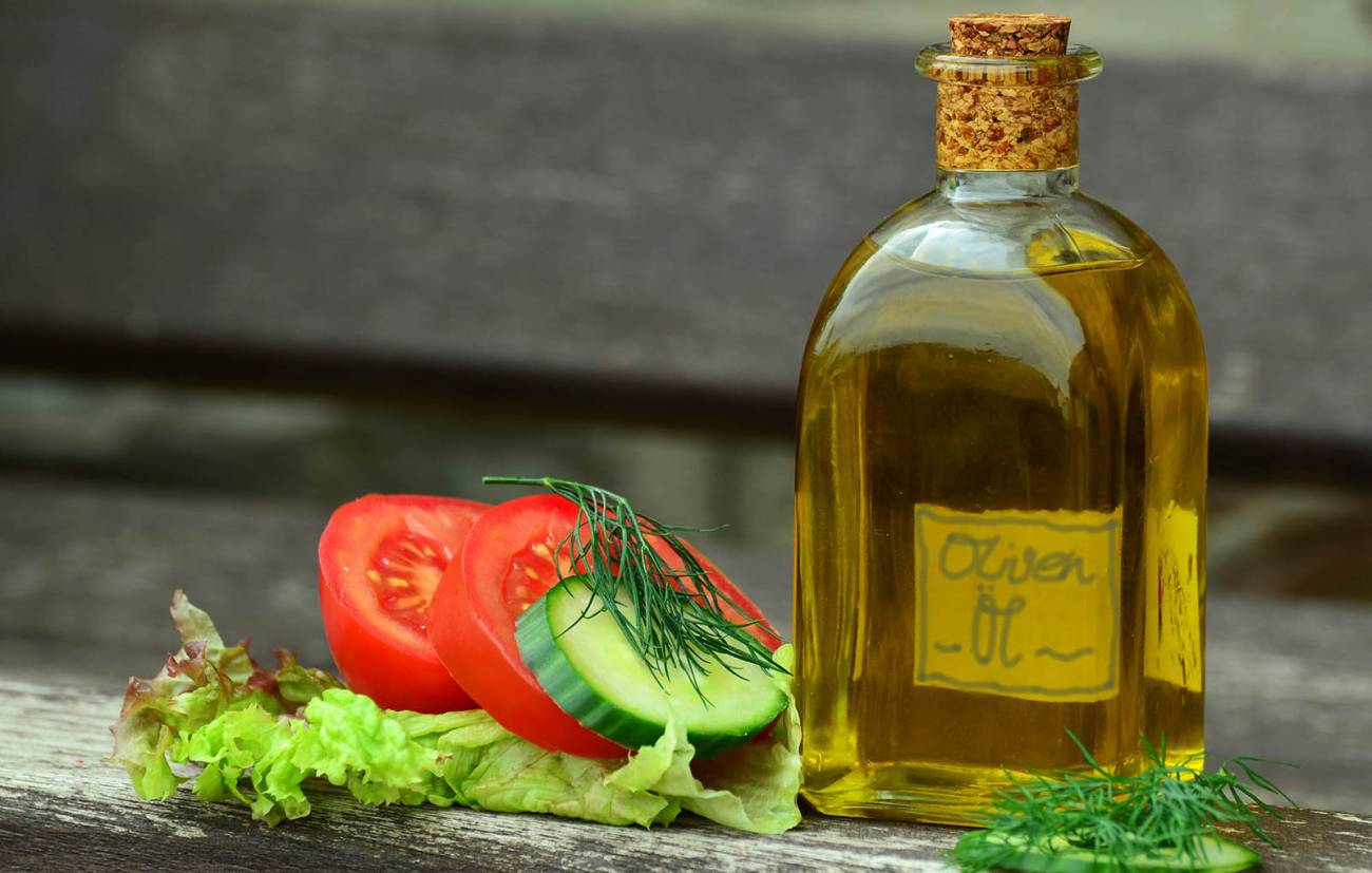el aceite de oliva forma parte de la dieta mediterránea