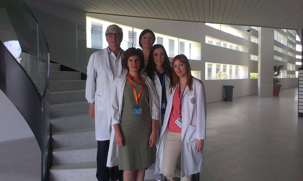 el equipo de científicos de la UGR que ha llevado a cabo esta investigación. De izquierda a derecha: Gerald Valenza Demet, Mª Paz Moreno, Marie Carmen Valenza, Irene Torres e Irene Cabrera.